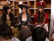 สาวคอสเพลย์ญี่ปุ่นพุ่งออกมาอย่างเป็นบ้าเป็นหลัง