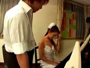 ไอฮาระ ริสะ เล่นเปียโน